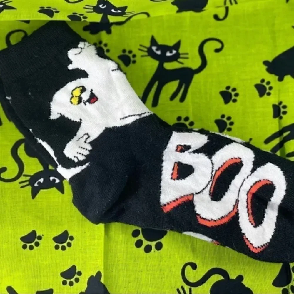 🎃👻🎃NEW! “BOO” Halloween Crew Novelty Womens Socks A Treat For Your Feet NWOT
